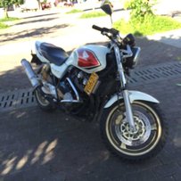 出R1和CB400VT2