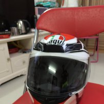 出售AGV-K4红白花头盔