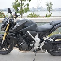 出售12年本田CB1000R,新车落地自开万余公里，无补漆，车况完美。