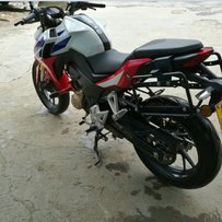 代朋友发帖出售本田三色版cb190f，价钱13500元