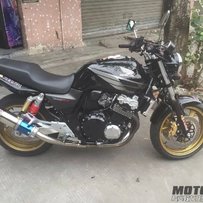 出自家的cb400三代