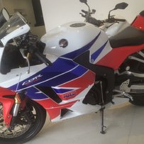 出手两台车2013款CBR600RR     08年Z1000