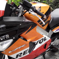 佛山02年VFR800CC