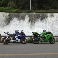 广西南宁出两台车07 ZX-10R  06 GSX 1000R大R