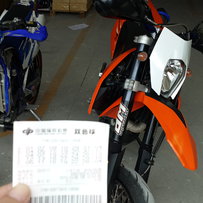 深圳出精神WR450和KTM690SMC