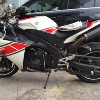 2011款YAMAHA R1