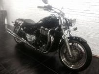 中山出售2011英国凯旋雷鸟1600cc