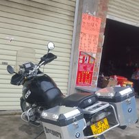 超低价出售宝马GS1100和本田VFR750。要钱不要车